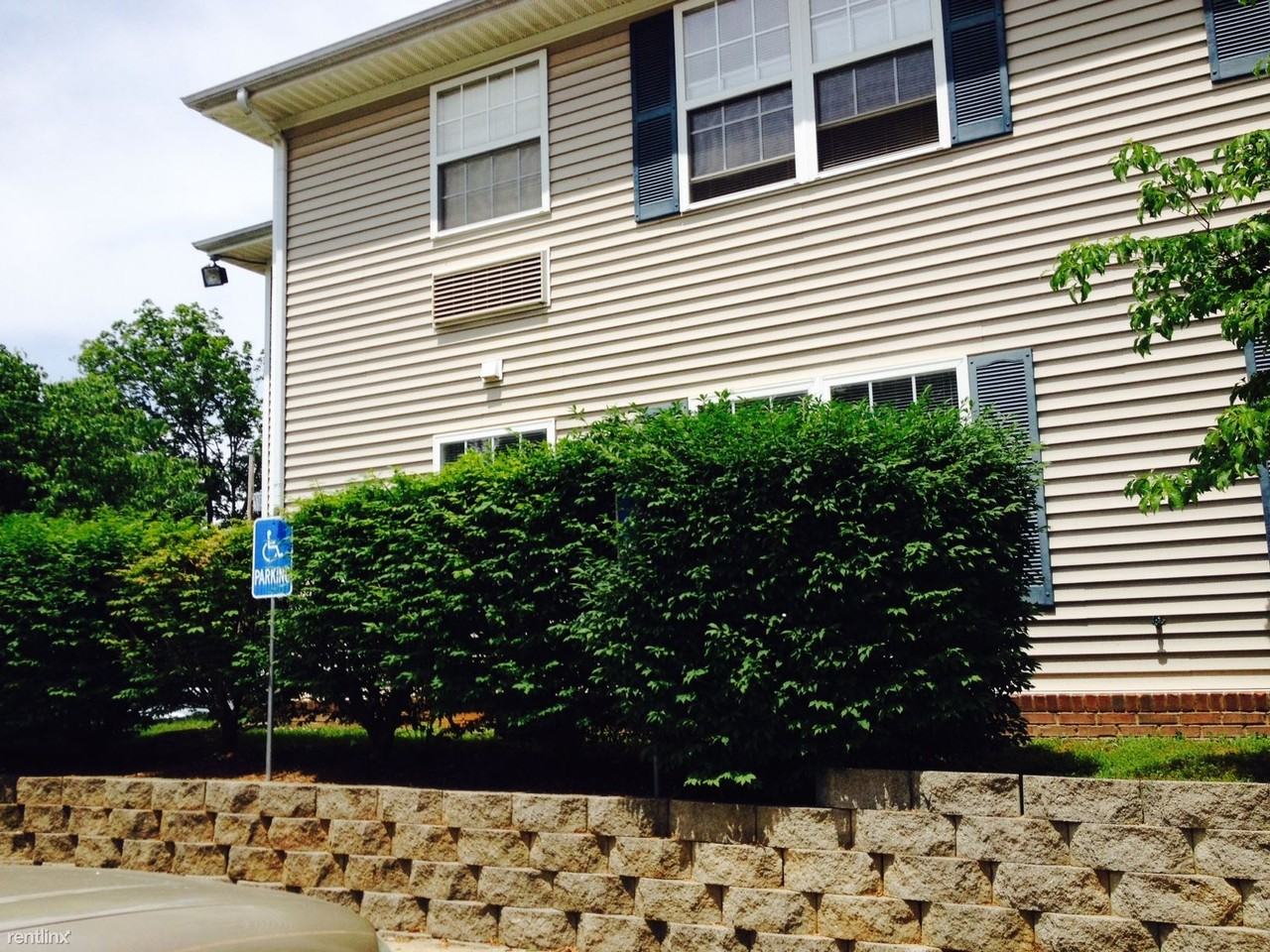 Grant Village Apartments 201299 E 12th Ave, Bowling Green, KY 42101