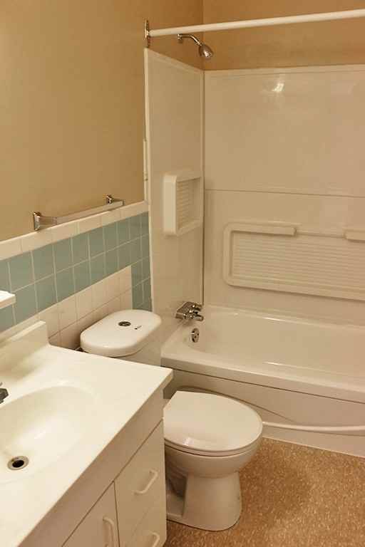 1100 Wellington St Apartments in Wellington Park, Sarnia, ON N7S 4Z5
