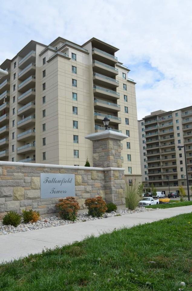 Fallowfield Towers III Apartments 121 Fallowfield Dr, Kitchener, ON