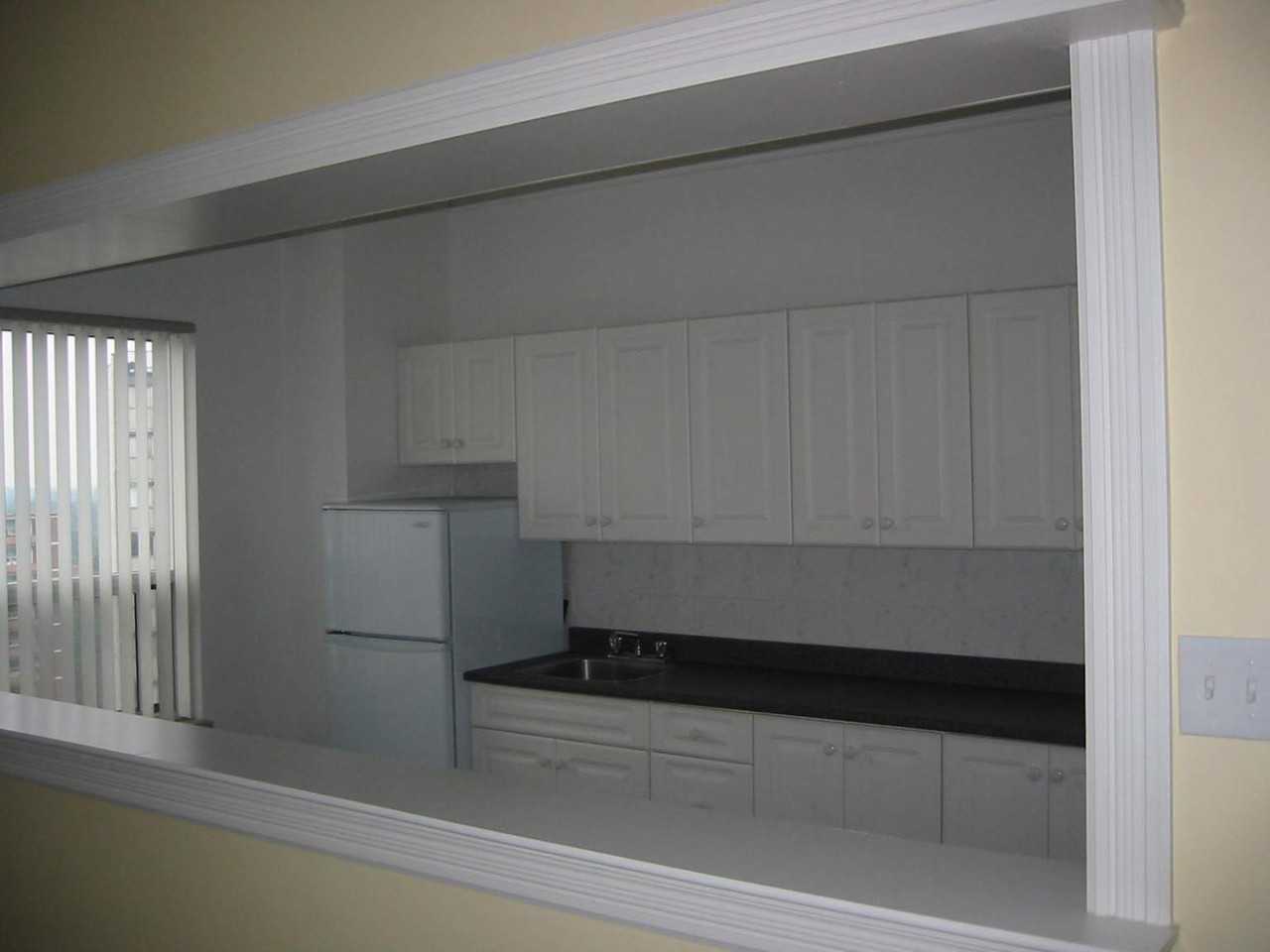 220 Eglinton Ave Apartments in Chaplin Estates, Toronto, ON M4R 1A7