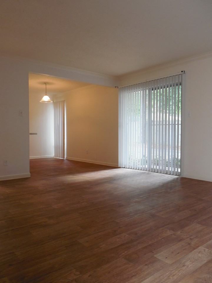 Castlewood & Park Place Apartments 700 East Park Avenue, Valdosta, GA