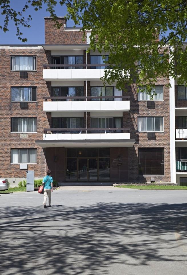 Jardins Decelles 5660 Apartments 5660 Avenue Decelles, Montréal, QC