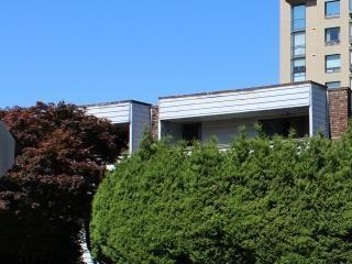 Granville Manor Apartments 1715 W 11th Ave, Vancouver, BC V6J 2C2