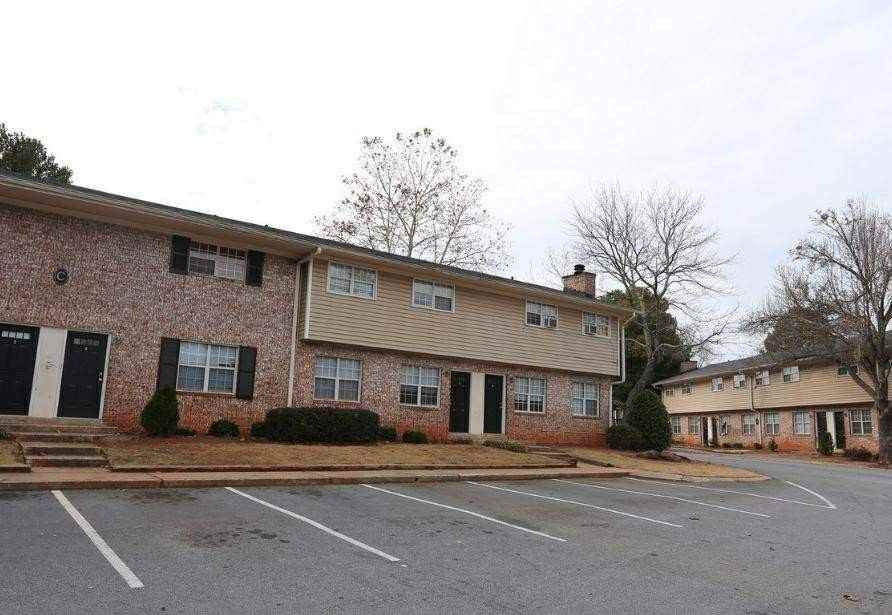Pinewood Townhomes Apartments 3535 Lawrenceville Highway, Tucker, GA