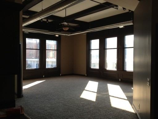 Executive Square, Davenport, IA 52801 1 Bedroom Apartment for 1,250