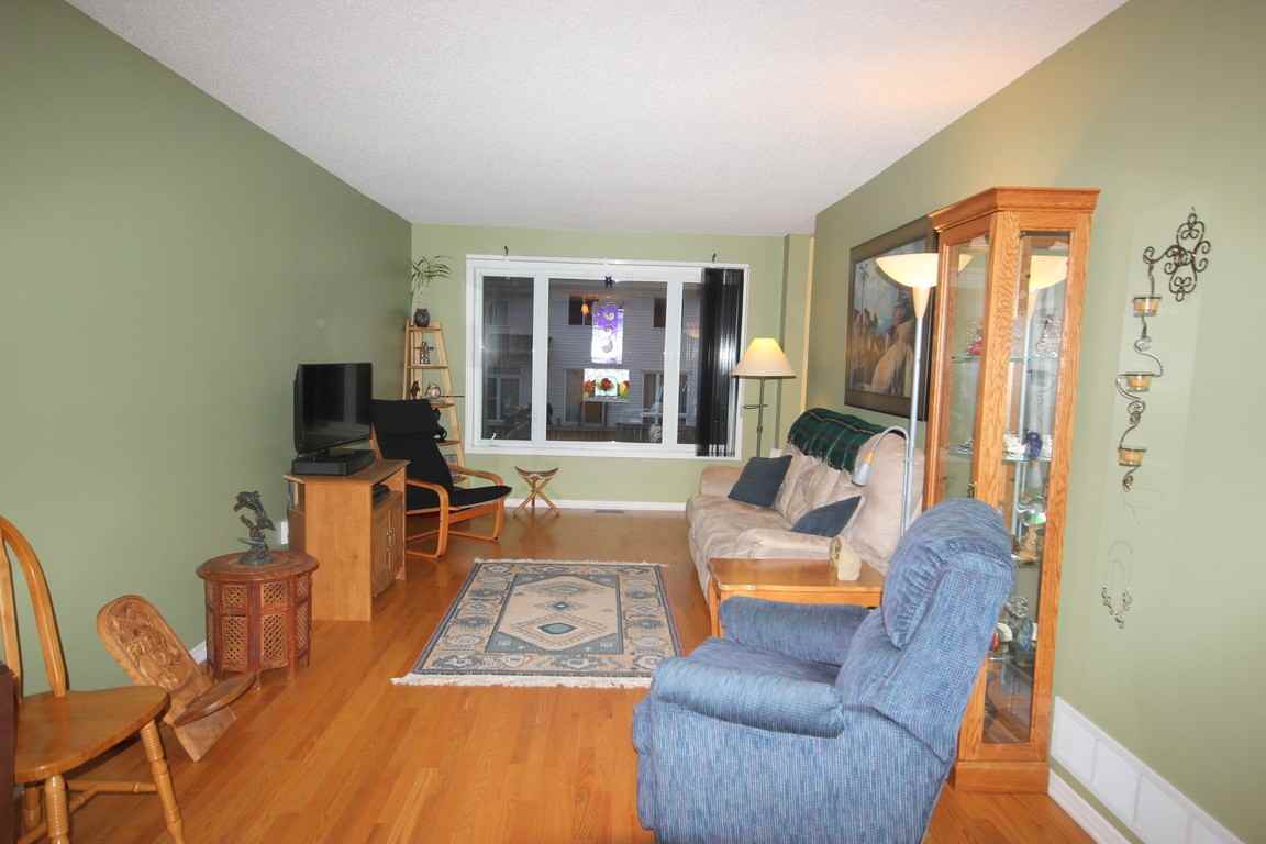 117 Carwood Circle Apartments 117 Carwood Cir, Ottawa, ON K1K 4V5