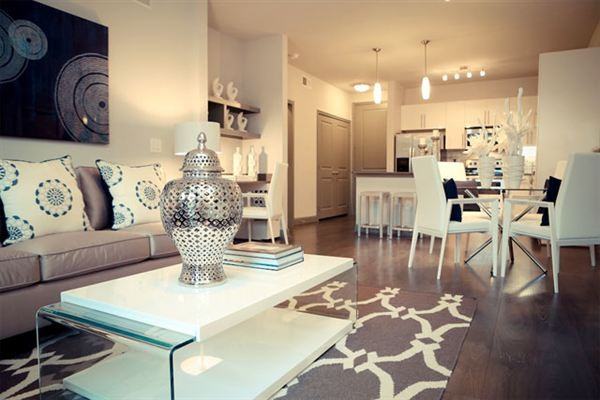 HOUSTON GREENWAY INNER LOOP Apartments in Greenway Upper Kirby