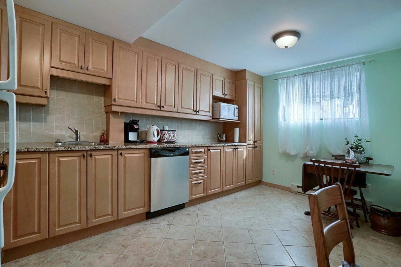 1807 Rue De Lorimier, Longueuil, QC J4K 3N6 2 Bedroom Apartment for