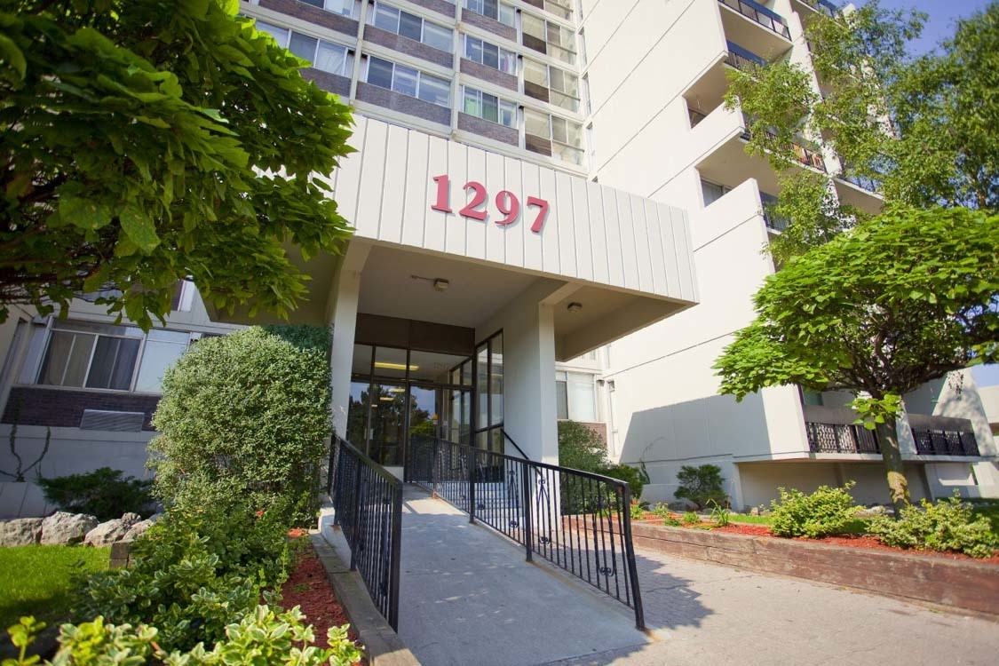 White Oaks Apartments 1297 Marlborough Ct, Oakville, ON L6H 2S1 Zumper