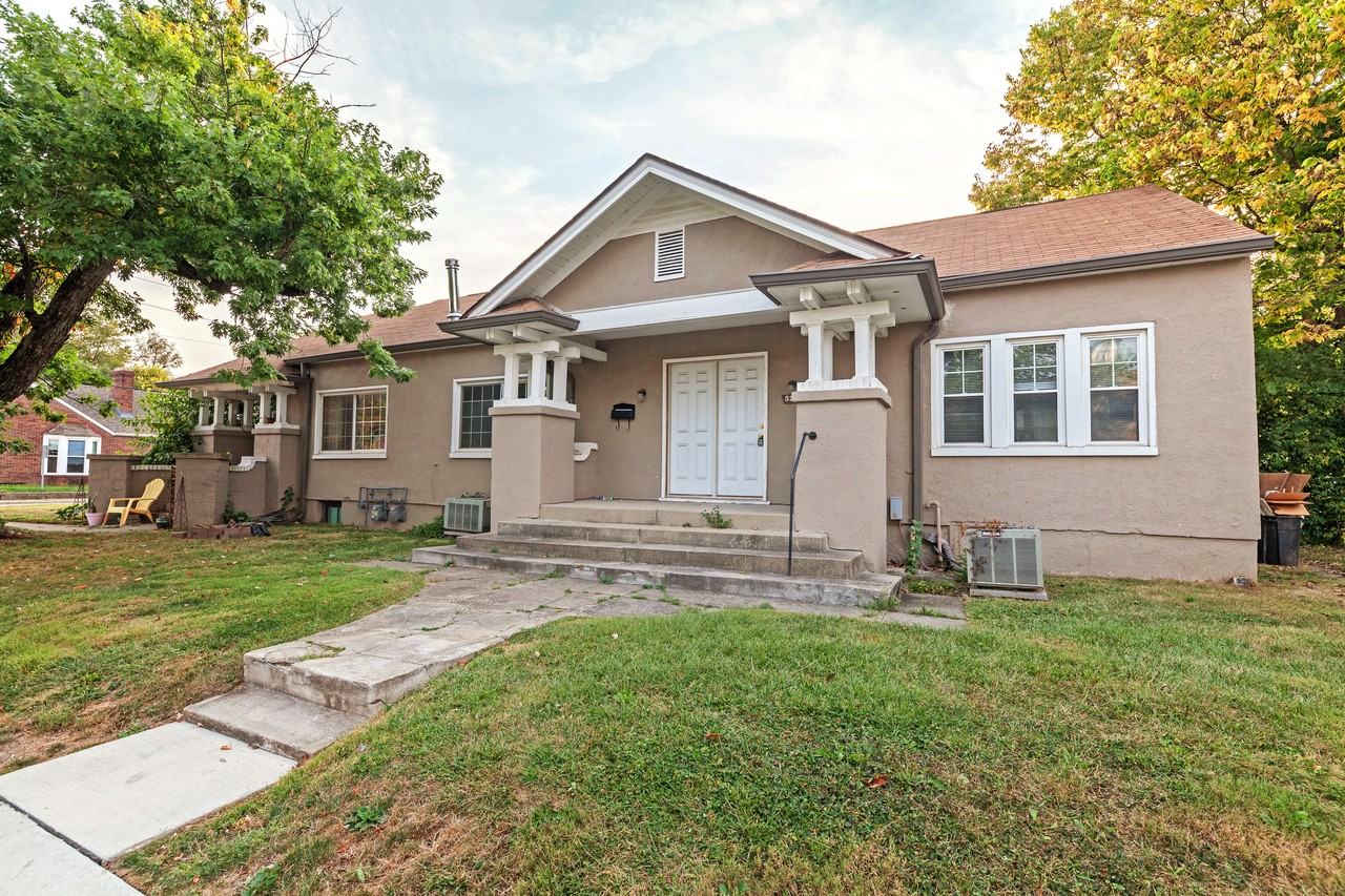 52nd Street and Winthrop Avenue Apartments 926 E 52nd St