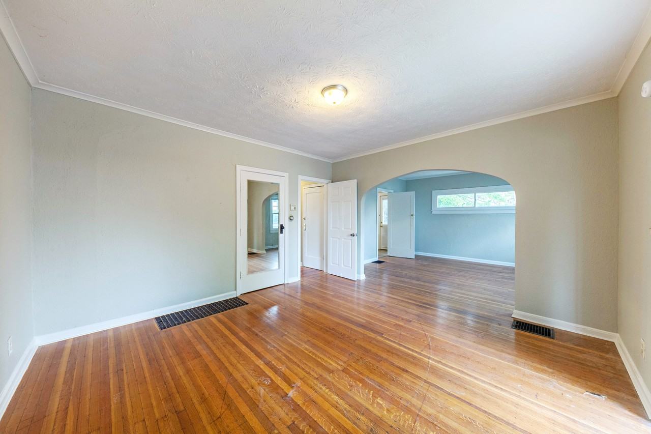 52nd Street and Winthrop Avenue Apartments 926 E 52nd St