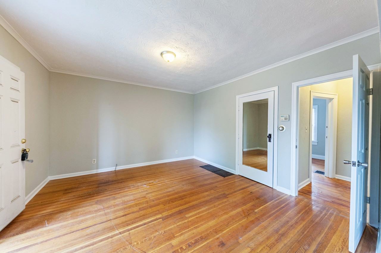 52nd Street and Winthrop Avenue Apartments 926 E 52nd St