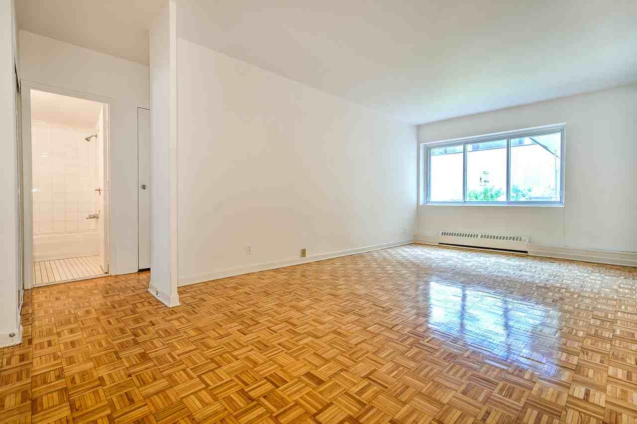 3250 Avenue Ellendale, Montréal, QC H3S 1W9 1 Bedroom Apartment for