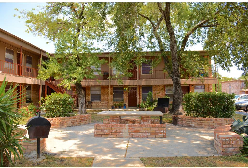 Villas on Springvale Apartments 7678 W US Hwy 90, San Antonio, TX