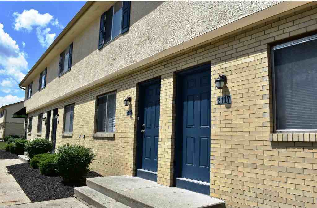 Riverdale Plaza Apartments 2113 Courtright Rd, Columbus, OH 43232