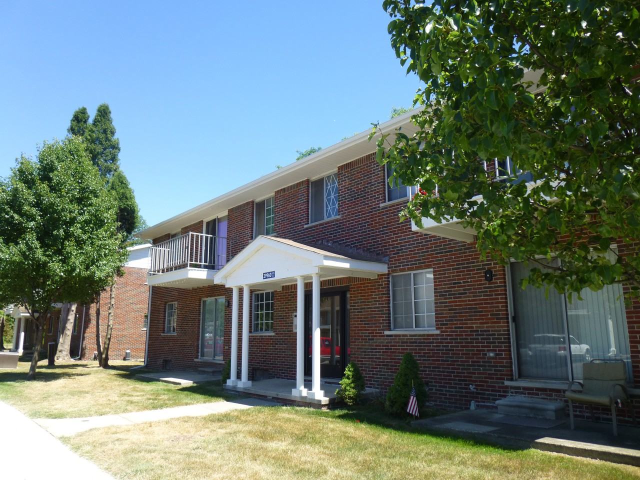 Gibraltar Pointe Apartments 30040 Kingsbridge Dr, Rockwood, MI 48173