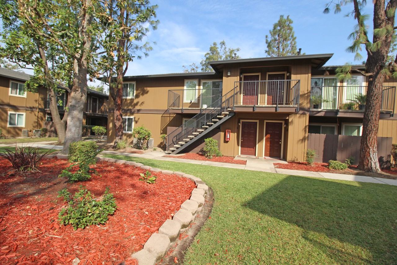 Sandpiper Village Apartments 1820 Pennebaker Way, Manteca, CA 95336