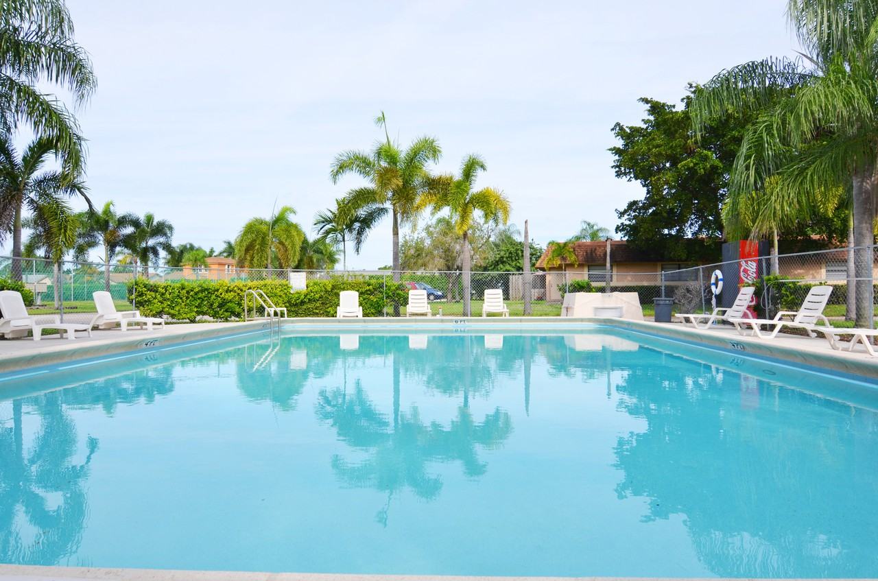 Lakeside Villas Apartments 9404 NW 49th Pl, Sunrise, FL 33351 Zumper