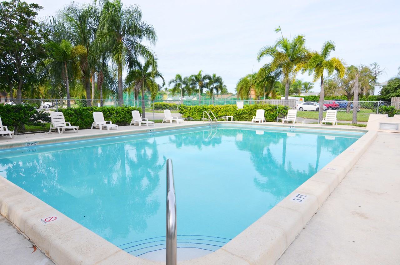 Lakeside Villas Apartments 9404 NW 49th Pl, Sunrise, FL 33351 Zumper