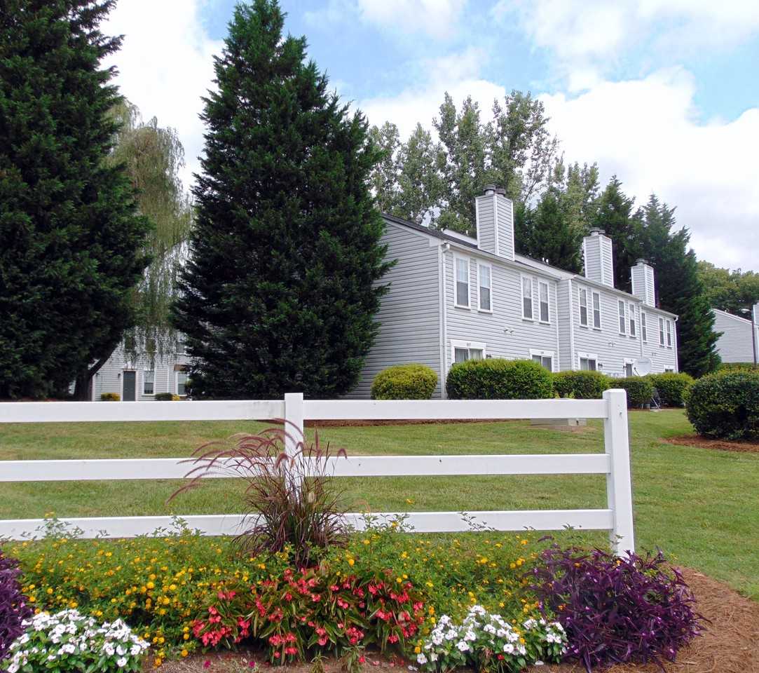 Hampton Downs Apartments 5001 Steepleshire Pl, Greensboro, NC 27410