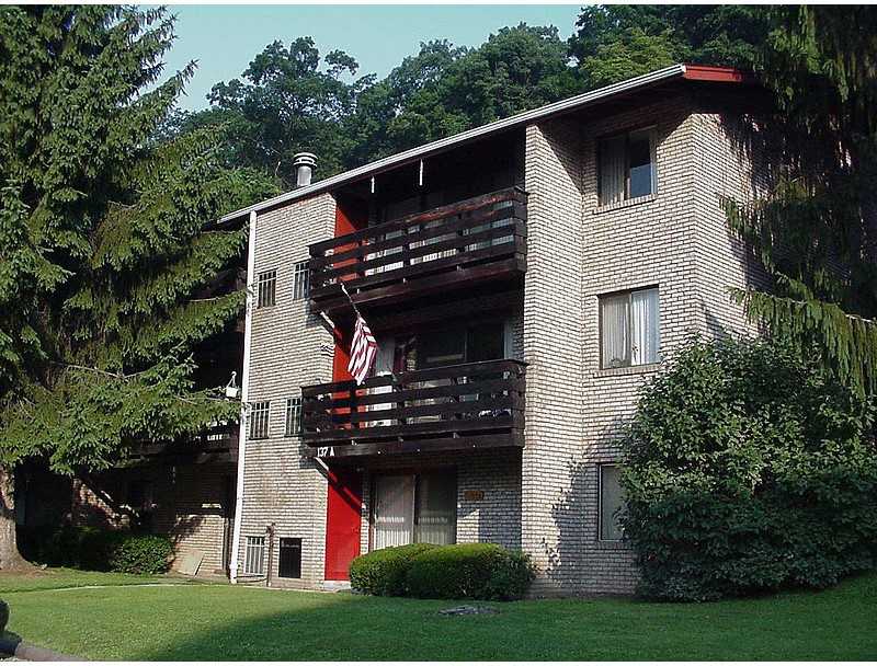White Oak Village Apartments 152 Royal Oak Dr, McKeesport, PA 15131