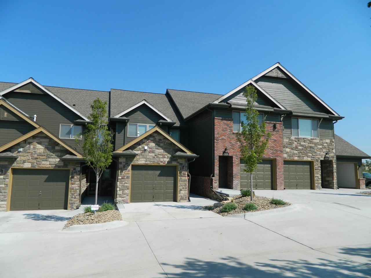 Bellbrook Townhomes Apartments 19224 Olive Plaza, Gretna, NE 68028