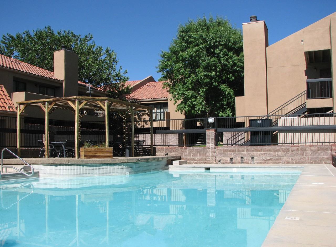 Candlewood Village Apts Apartments 12050 Candelaria Rd NE