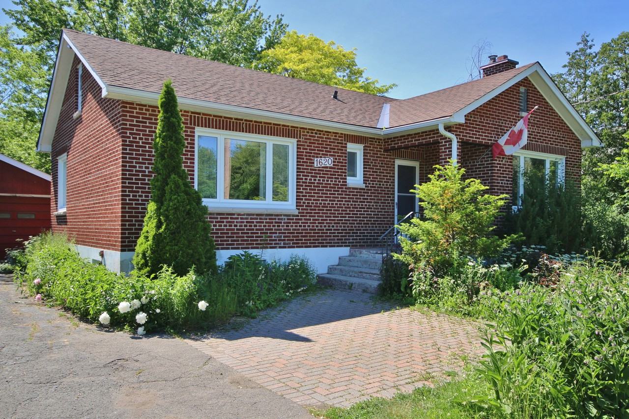 1620 Prince of Wales Drive, Ottawa, ON K2C 1P3 6 Bedroom Apartment