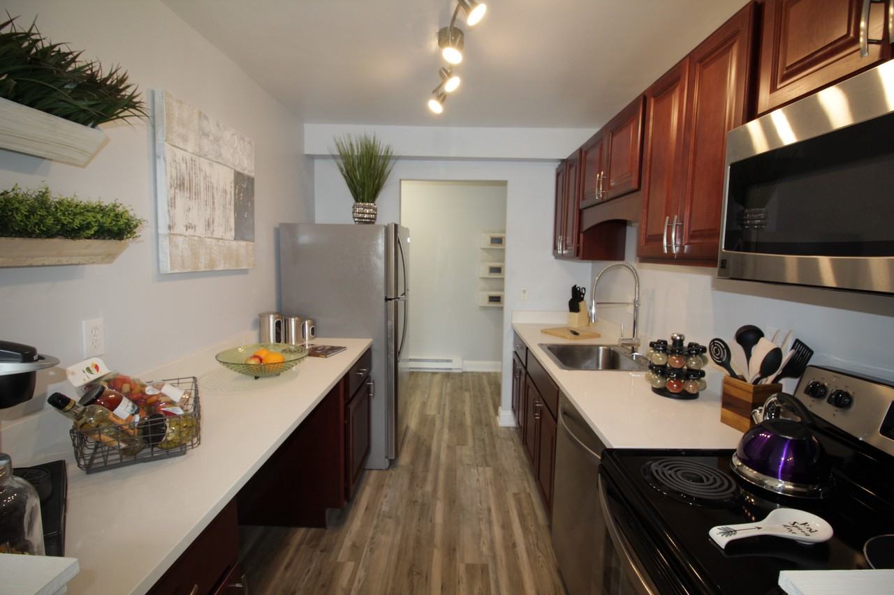 Hillcroft Village Apartments 10 Clapboard Ridge Rd, Danbury, CT 06811