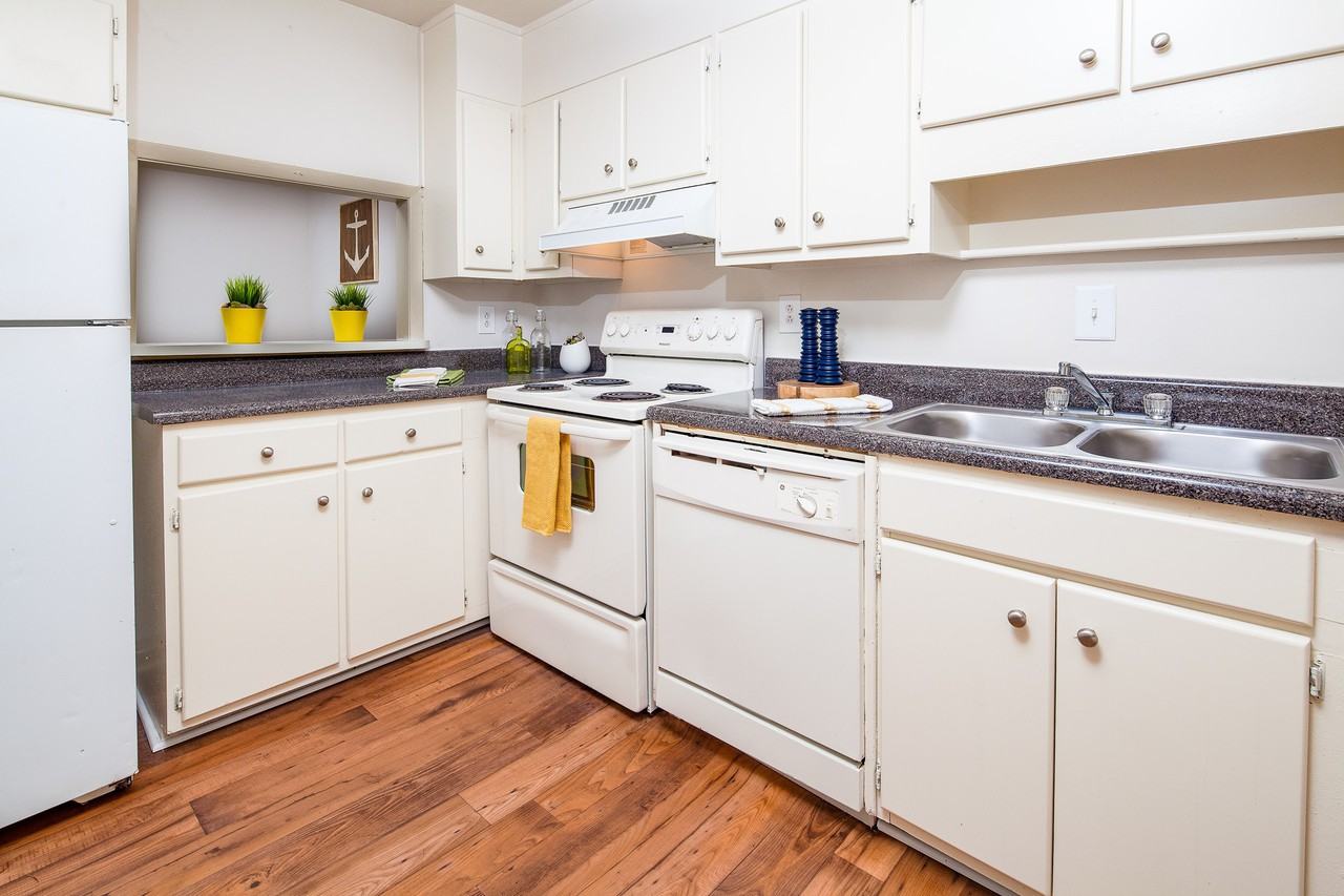 Clifton Glen Apartments 500 Hambrick Rd, Stone Mountain, GA 30083