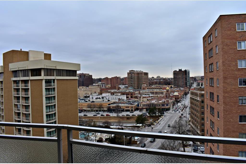 Plaza Point Apartments 4901 Wornall Rd, Kansas City, MO 64112 Zumper