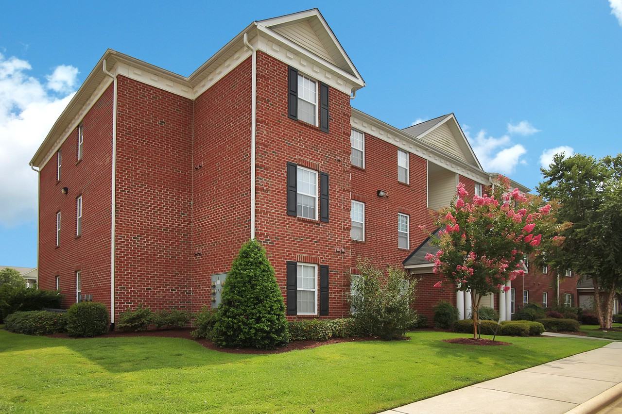 Paramount 3800 Apartments 3800 Bostic Drive, Greenville, NC 27834