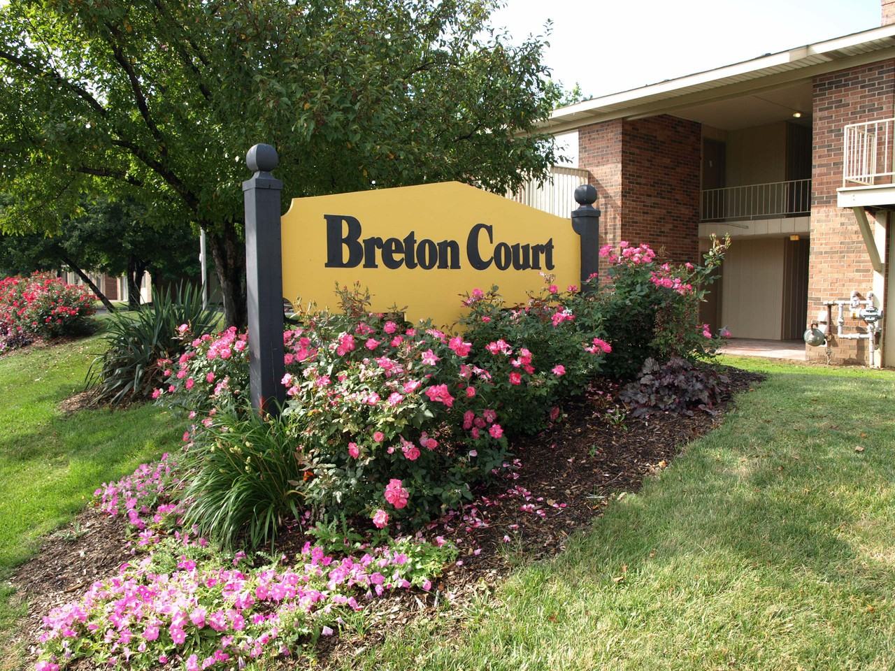 Breton Court Apartments 4705 N Breton Ct SE, Kentwood, MI 49508 Zumper