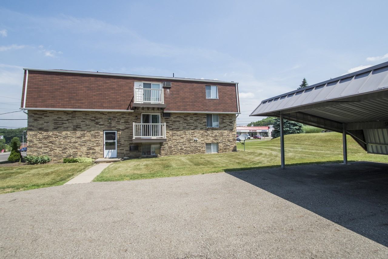 DeVille Village & Manor Apartments 268 Underhill Dr SE, Massillon, OH