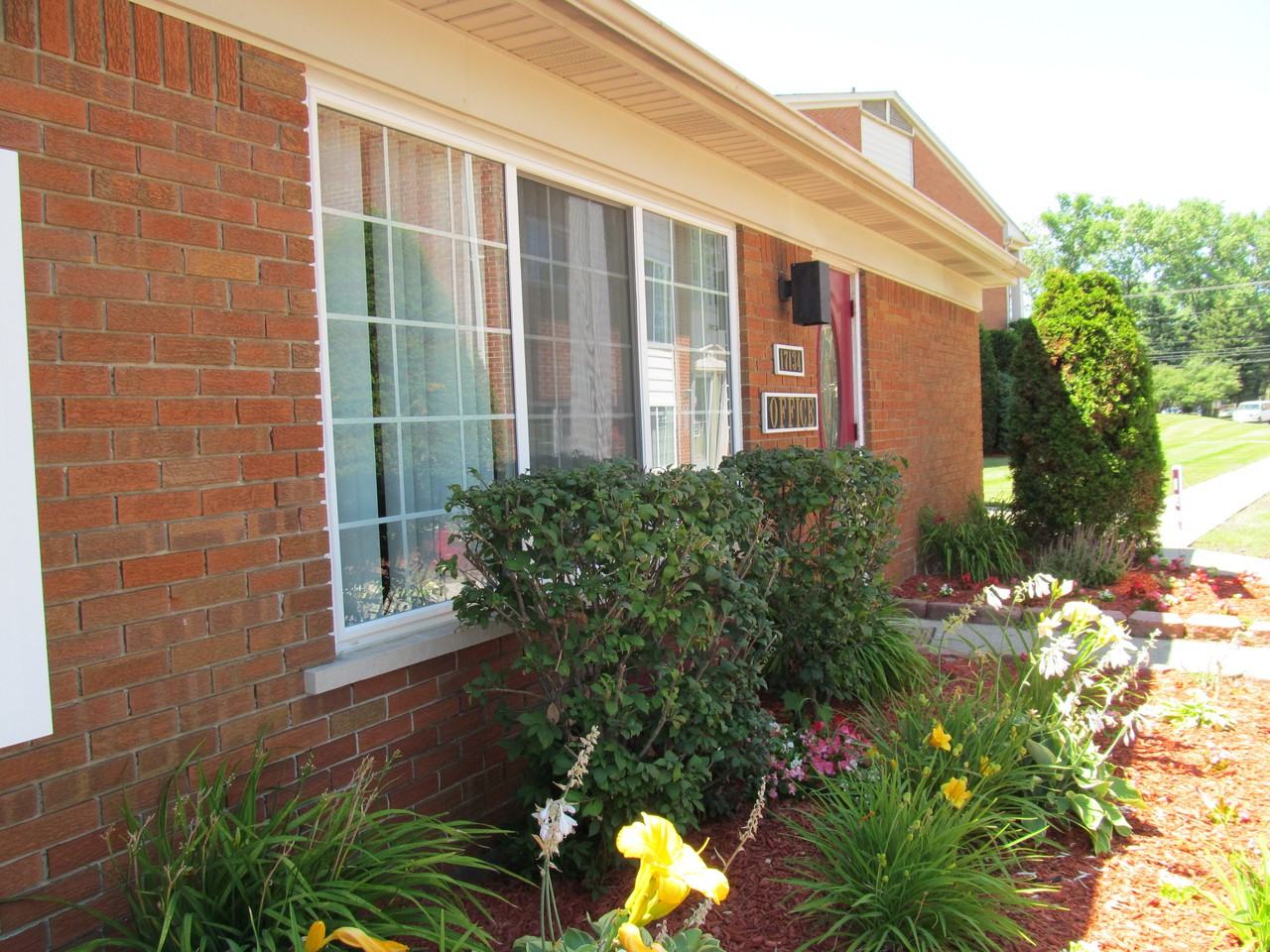 Utica Square Apartments 17134 W 13 Mile Rd, Roseville, MI 48066 Zumper