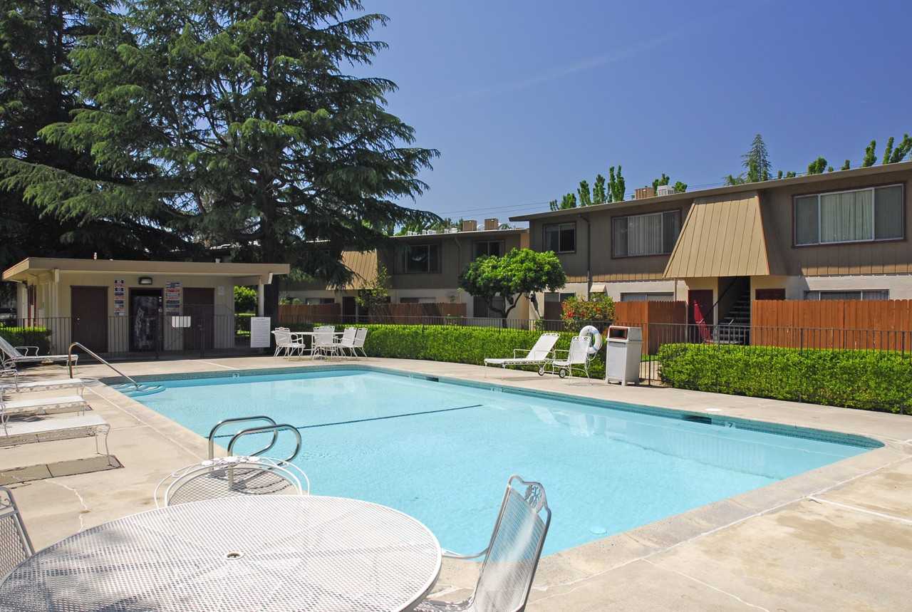 Howe Manor East Apartments 2251 Northrop Ave, Sacramento, CA 95825