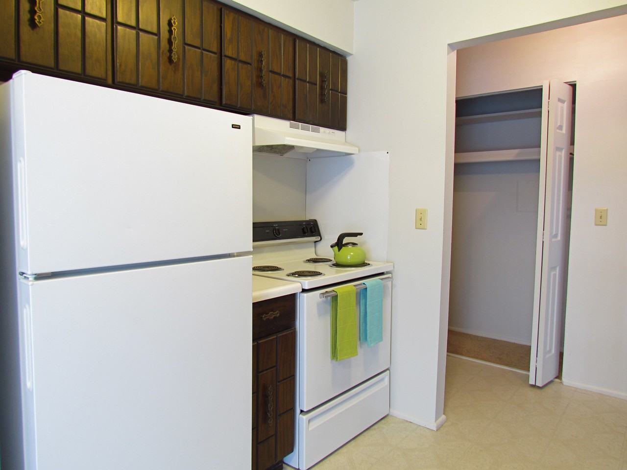 Sunridge Apartments and Townhomes 3348 Flushing Rd, Flint, MI 48504