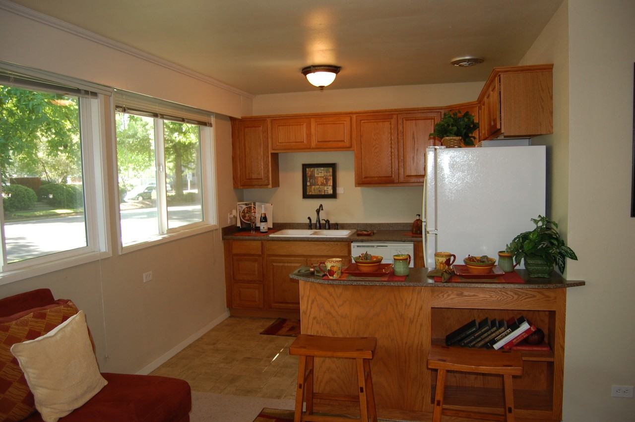 Westmoreland Village Apartments 2065 W 16th Way, Eugene, OR 97402