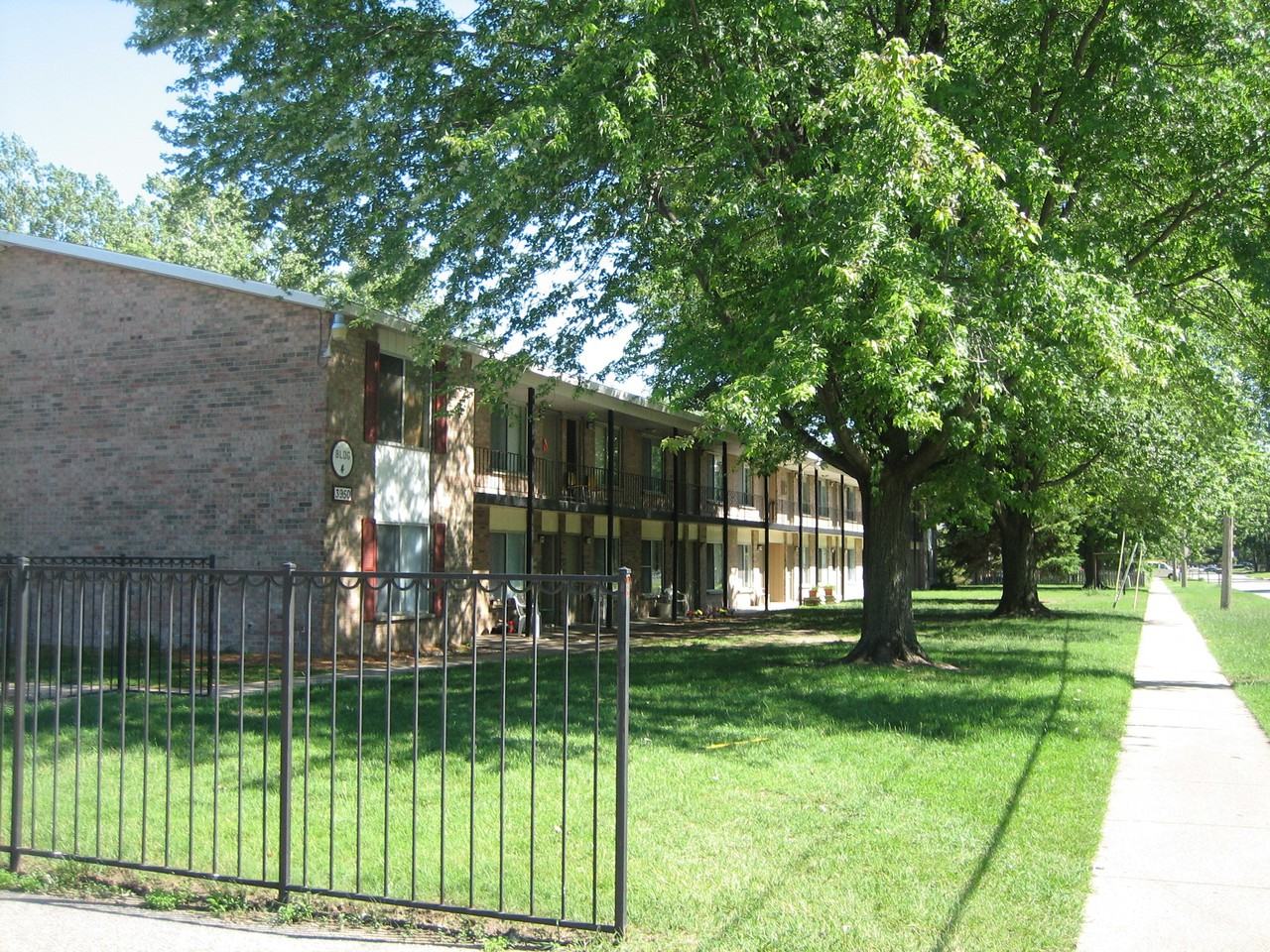 Arbor Park Apartments 3980 Madison Ave SE, Grand Rapids, MI 49548