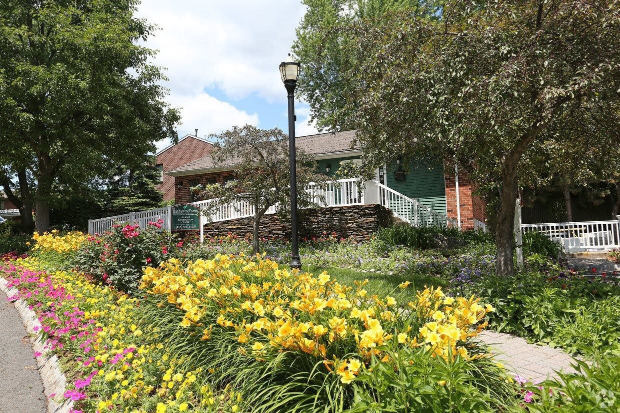 Hathaway Farms Townhomes Apartments 73 Barrett St, Northampton, MA