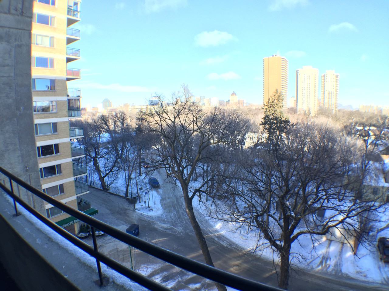 270 Roslyn Rd, Winnipeg, MB R3L 0H4 2 Bedroom Apartment for 1,356
