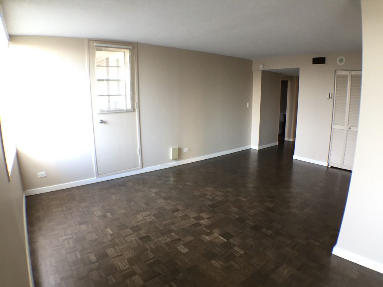 270 Roslyn Rd, Winnipeg, MB R3L 0H4 2 Bedroom Apartment for 1,356