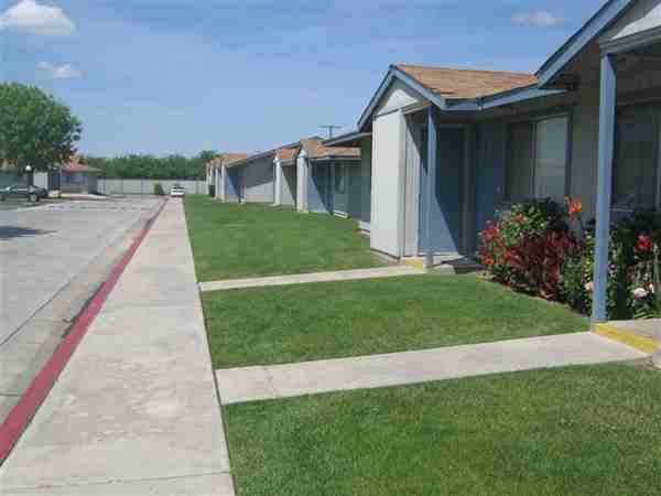 Westwood Manor Apartments 211 S Ash St, Earlimart, CA 93219 Zumper