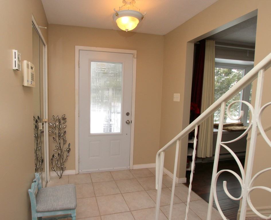 1611 Belcourt Blvd Apartments in Orleans Village, Ottawa, ON K1C 1M3