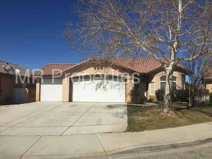 13320 Berkeley Ln, Victorville, CA 92392 3 Bedroom Apartment for 1,400