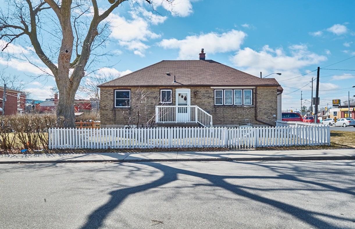 3099 Saint Clair Avenue East Basement, Toronto, ON M1L 1T7 2 Bedroom Apartment for 1,150/month