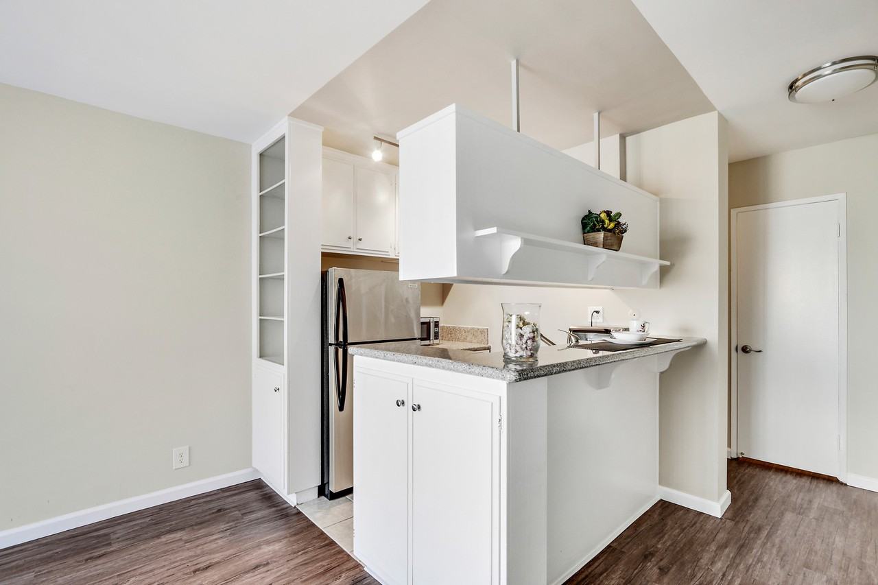 The most inexpensive apartment rentals on the market in Beverly Grove,