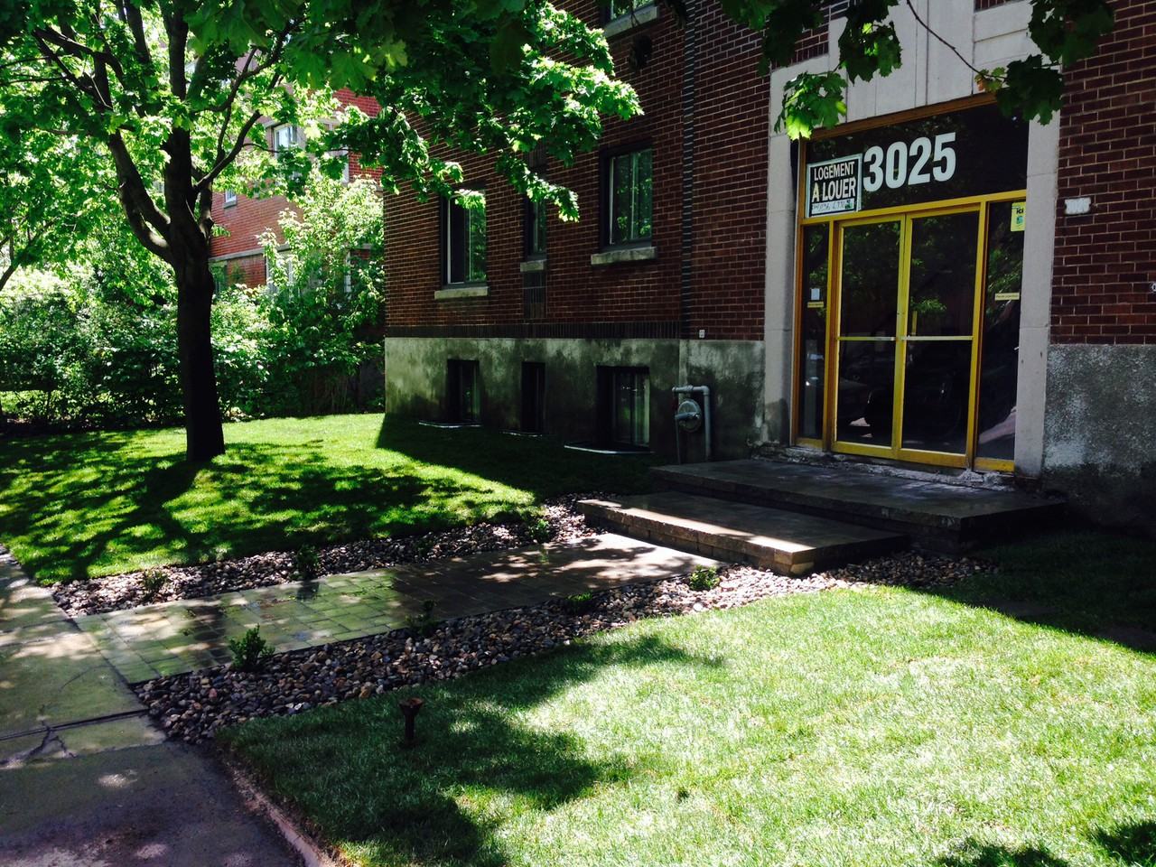 3025 Avenue Linton, Montréal, QC H3S 1S4 1 Bedroom Apartment for 875