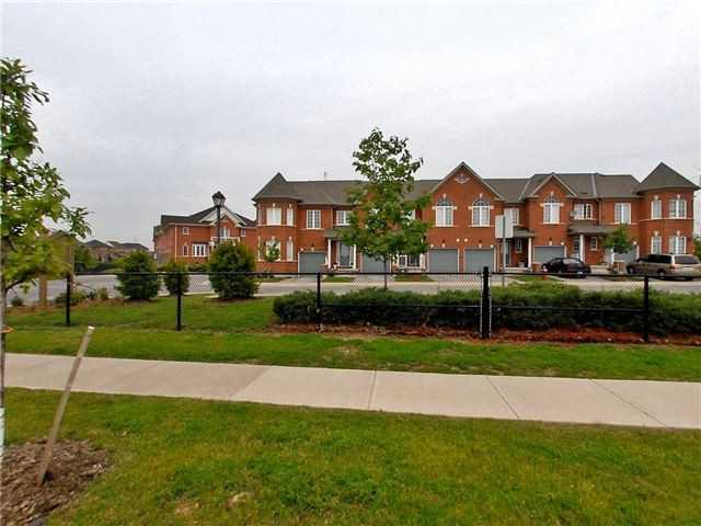 525 Novo Star Drive 70, Mississauga, ON L5W 4 Bedroom Condo for 2,000