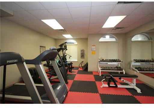 310 Central Park Drive Apartments 310 Central Park Dr, Ottawa, ON K2C